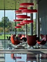 DesignOrt Lampen Blog Trend Pendelleuchten in Gruppen Hängen Berlin Oskar Cerezo Saturnia