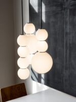 dreiflammiger Lüster aus Opalglas Pearls Chandelier 3 Formagenda LED