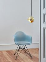 NYTA Tilt Globe Messing Leuchte