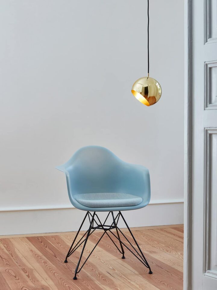 NYTA Tilt Globe Messing Leuchte