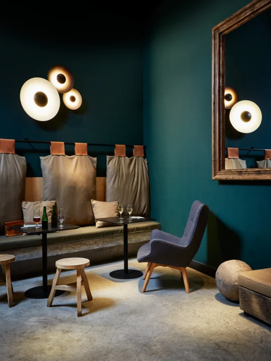 LED Wandlampe Ginger aus Holz von Marset