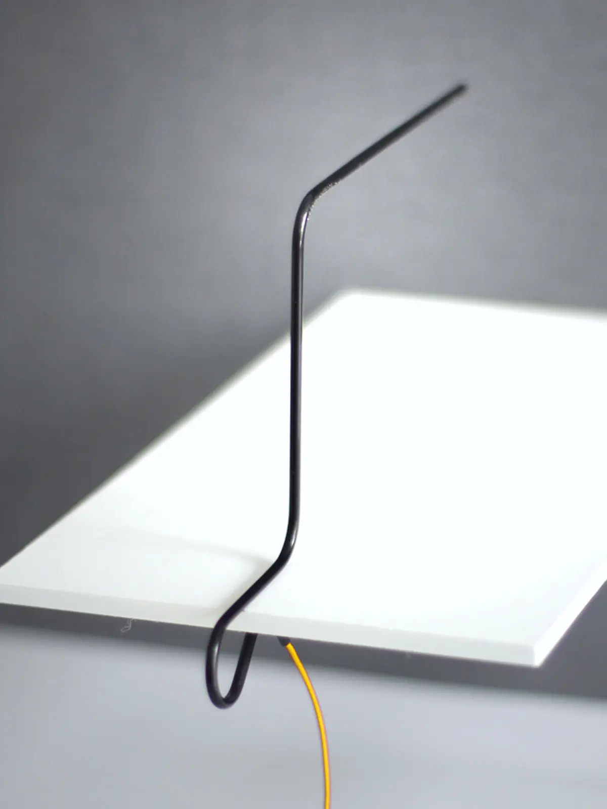 schlanke Lampe zum Klemmen C lamp von roomsafari aus Behindertenwerkstadt in der Hauptstadt