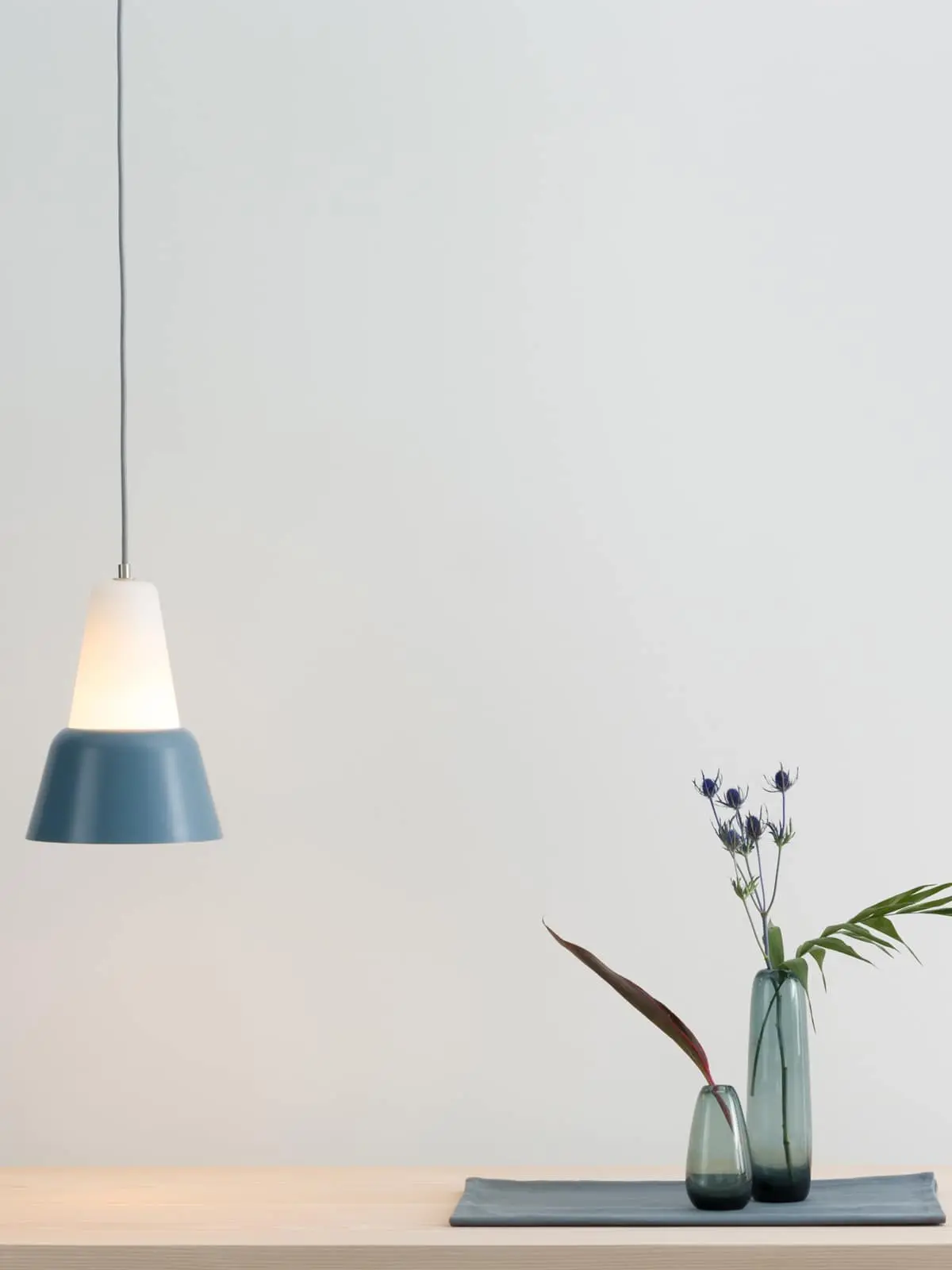 Pendelleuchte, TEO Europe, Modu L in Blaugrau, Design: Lena Billmeier und David Baur DesignOrt Blog: Pendel Lampe Modu L TEO Europe