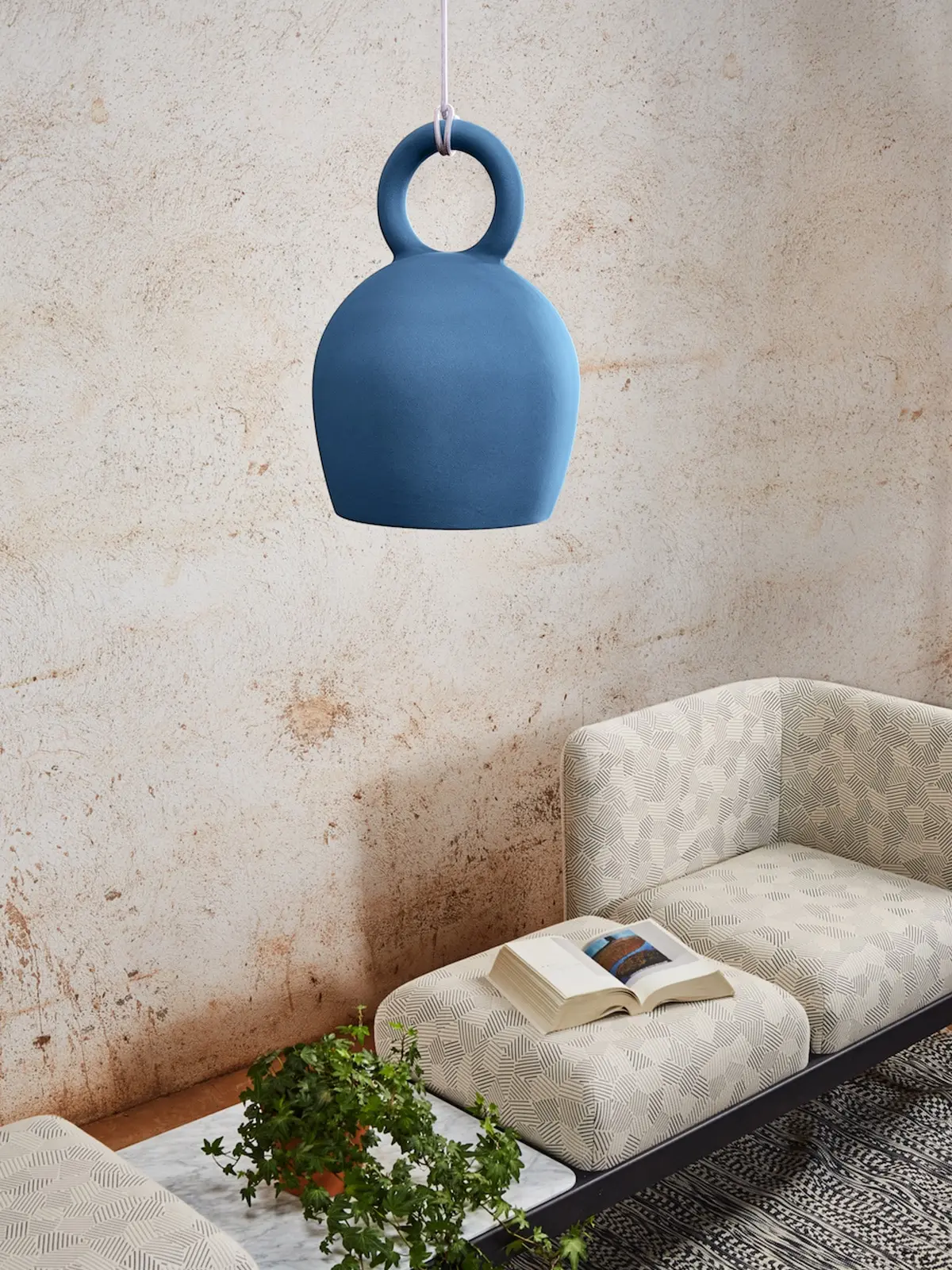 Pendelleuchte, Pott, Caló 40 in Blau, Design: Miguel Angel Garcia Belmonte DesignOrt Blog: Pendel Lampe Caló Pottery Project Pott