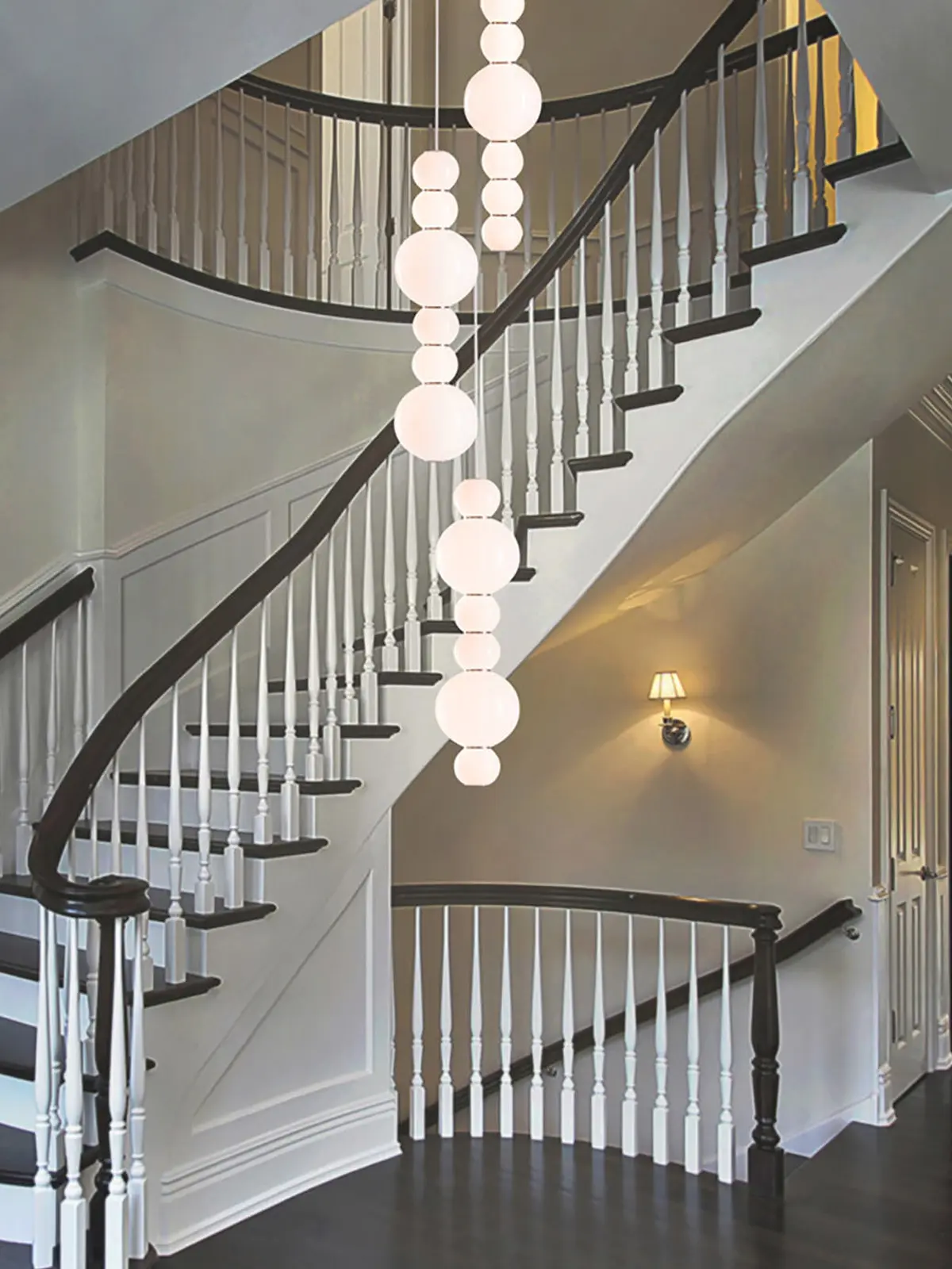 Glasleuchten im Flur DesignOrt Blog: Statement Beleuchtung für den Flur Pendel Lampe Pearls Double Opalglas LED von Formagenda Made in Germany