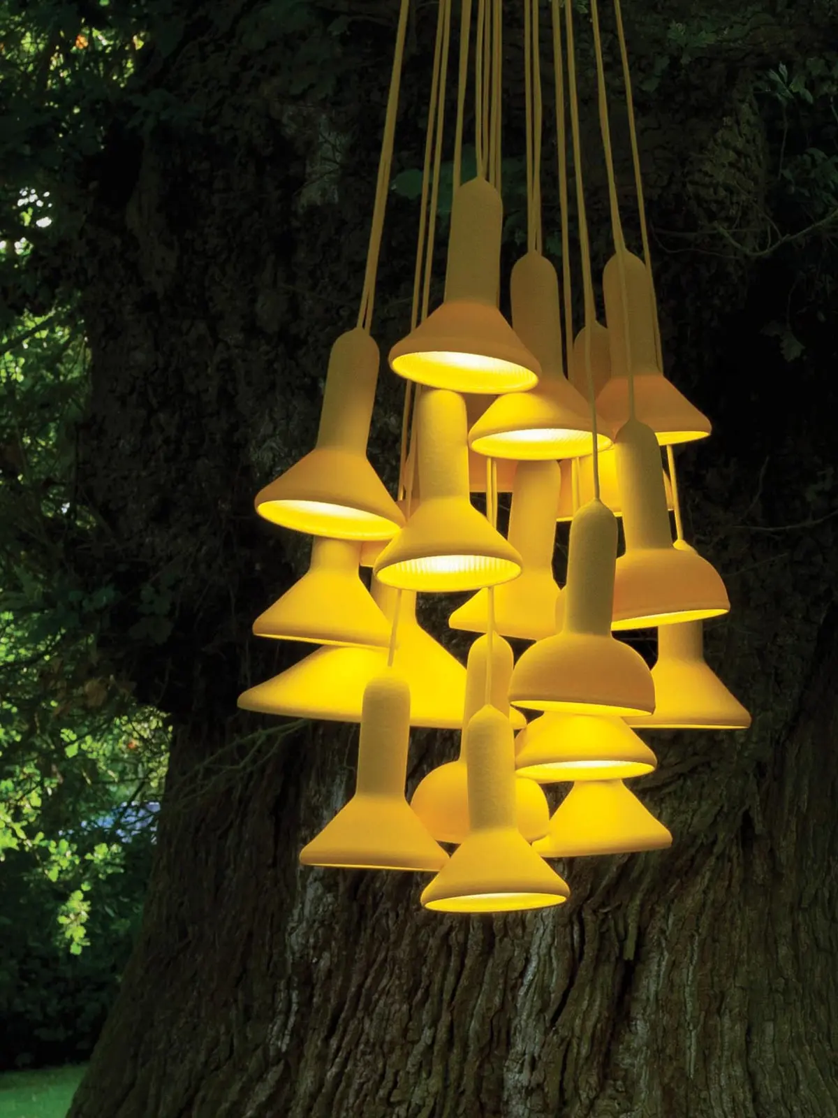 DesignOrt Blog: Moderne Kronleuchter und Lüster Established & Sons Torch Light S20 DesignOrt Blog: Established & Sons Torch Light S20