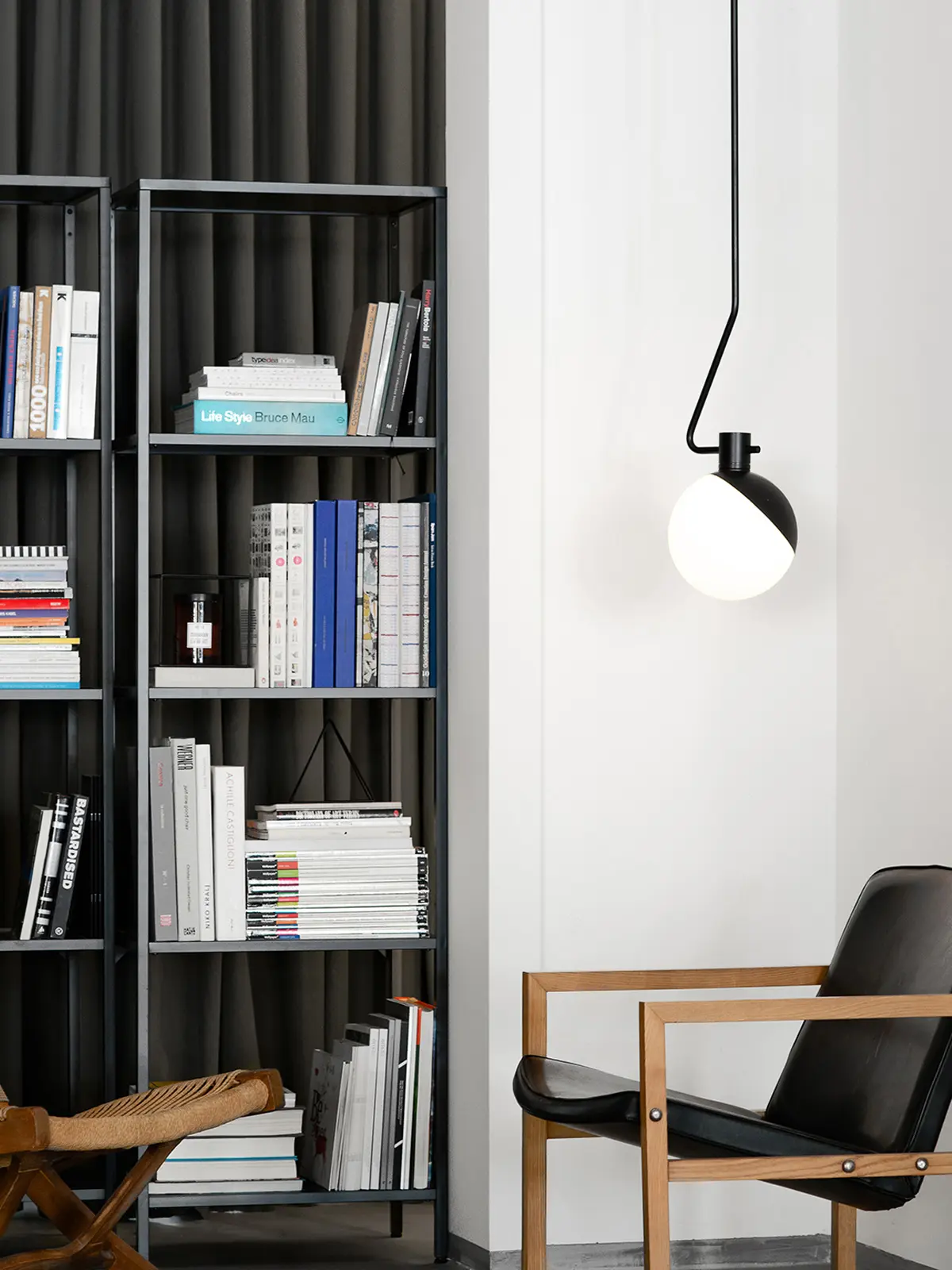 DesignOrt Blog: Die Designwelt von Grupaproducts Grupa Baluna DesignOrt Blog: Die Designwelt von Grupaproducts Grupa Baluna C Pendelleuchte aus Opalglas mit Teleskopstange