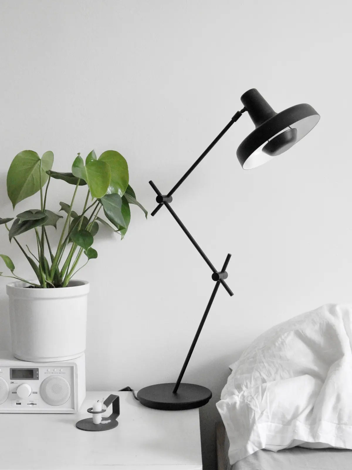 Tisch Lampe Arigato Grupa Products elegante und stabile Tischleuchte