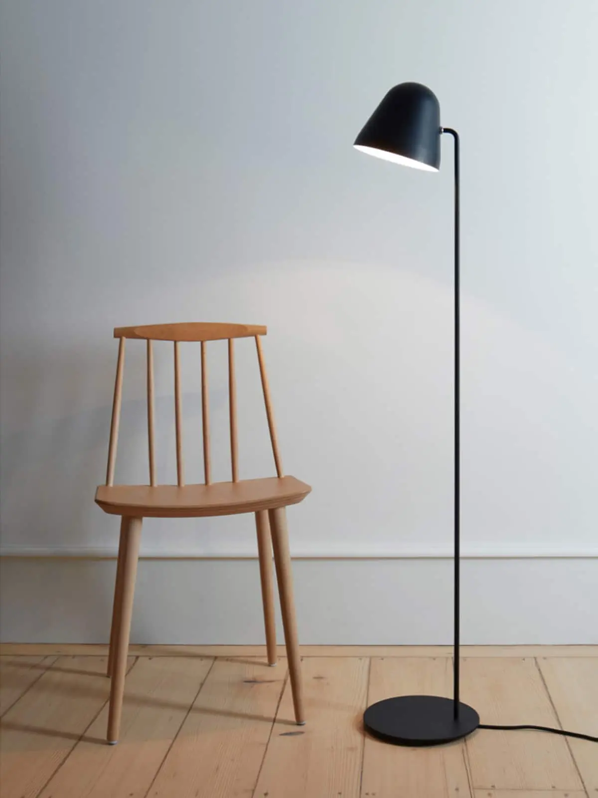DesignOrt Blog: Trend: Schwarze Leuchten NYTA Stehleuchte Tilt S Floor komplett Schwarz DesignOrt Blog: Trend: Schwarze Leuchten NYTA Stehleuchte Tilt S Floor komplett Schwarz