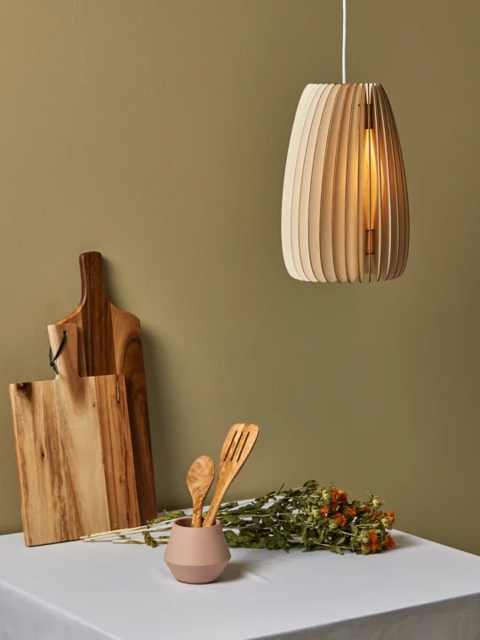 Secundum Holzleuchte der Serie A von Schneid