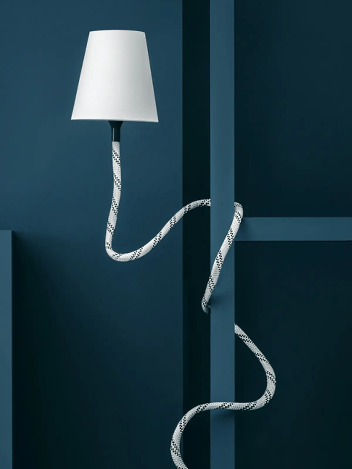 Kletterlampe DesignOrt Blog: Climbing Lamp von Son of Nils