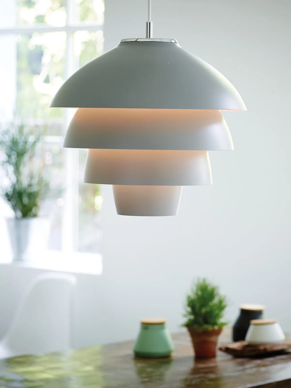 Weiße Leuchte über Tisch Belid Pendelleuchte Valencia für blendfreies Licht