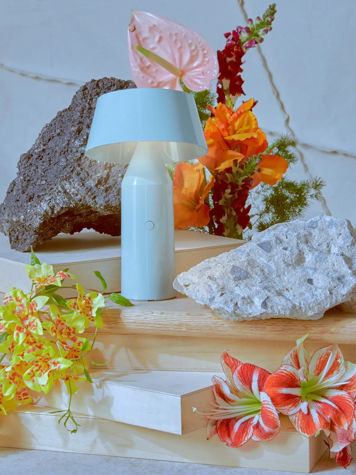 tragbare Lampe Bicoca Blau Blumen DesignOrt Blog: tragbare LED Leuchte mit USB Bicoca Marset