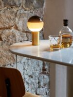 Marset Dipping Light Tischleuchte mit gefärbtem Glas