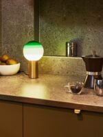 Marset Dipping Light Tischleuchte mit gefärbtem Glas