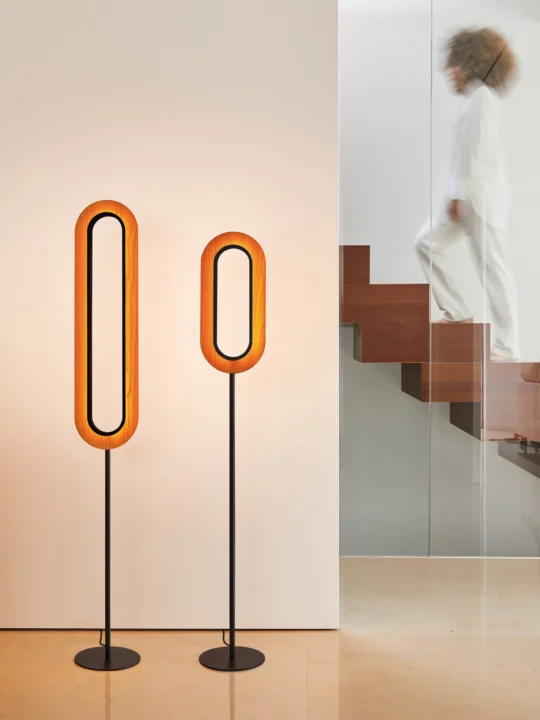 Lens Stehleuchte Kirsche