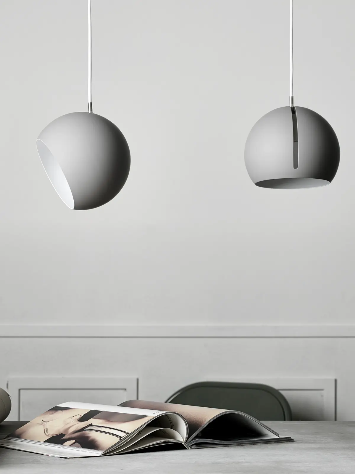 Lapen Blog: Geometrische Leuchten und Lampen Tilt Globe Pendelleuchte Grau NYTA