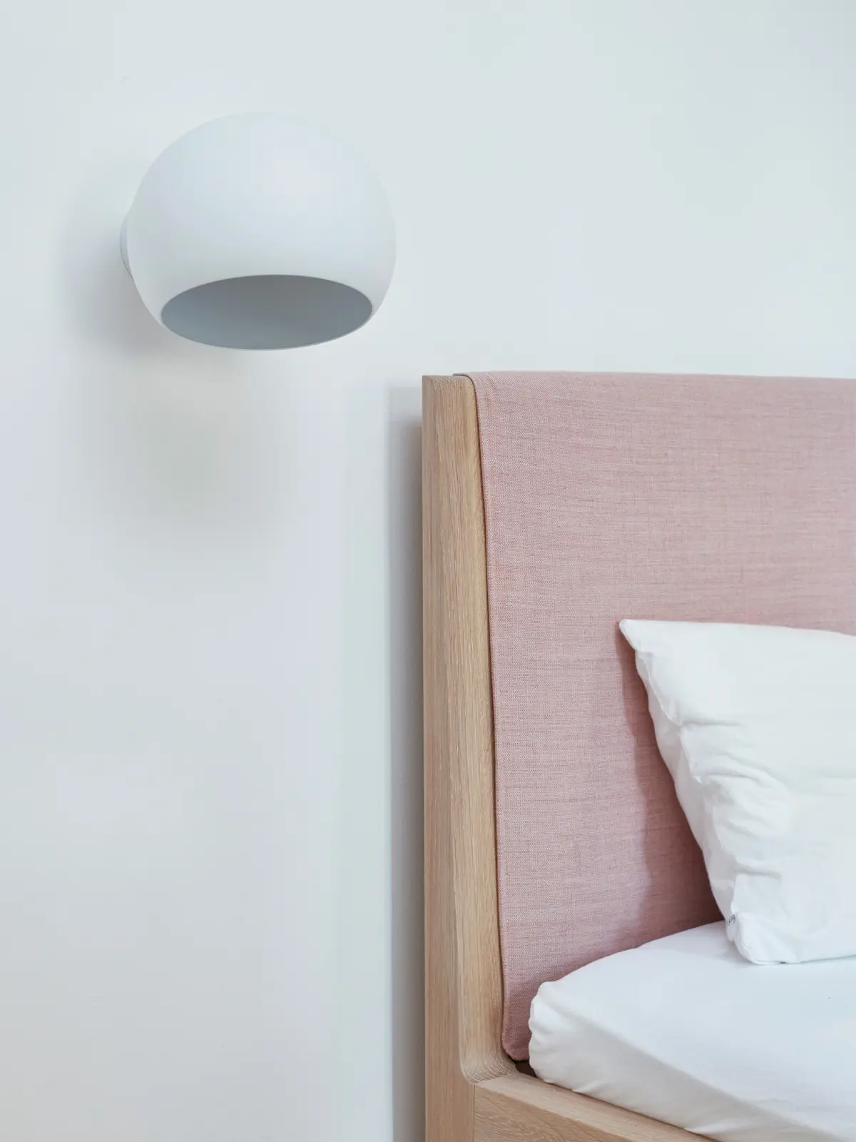 NYTA Tilt Globe Wall Short Wandleuchte mit drehbar Lampenschirm