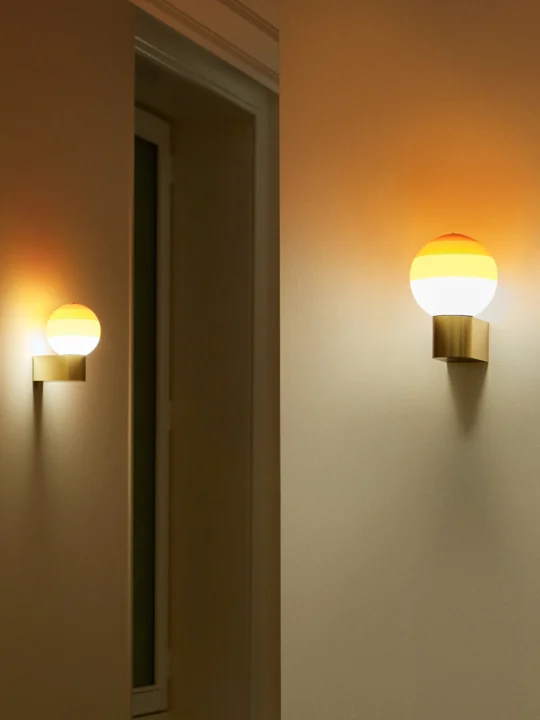 Dipping Light A 1 Messing Wandleuchte farbiges Glas Marset Designort Onlineshop Lampen Berlin