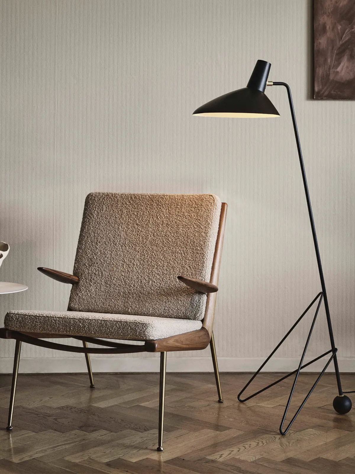 schwarze Stehlampe Sessel DesignOrt Blog: Tripod HM8 &tradition DesignOrt Onlineshop Lampen Berlin