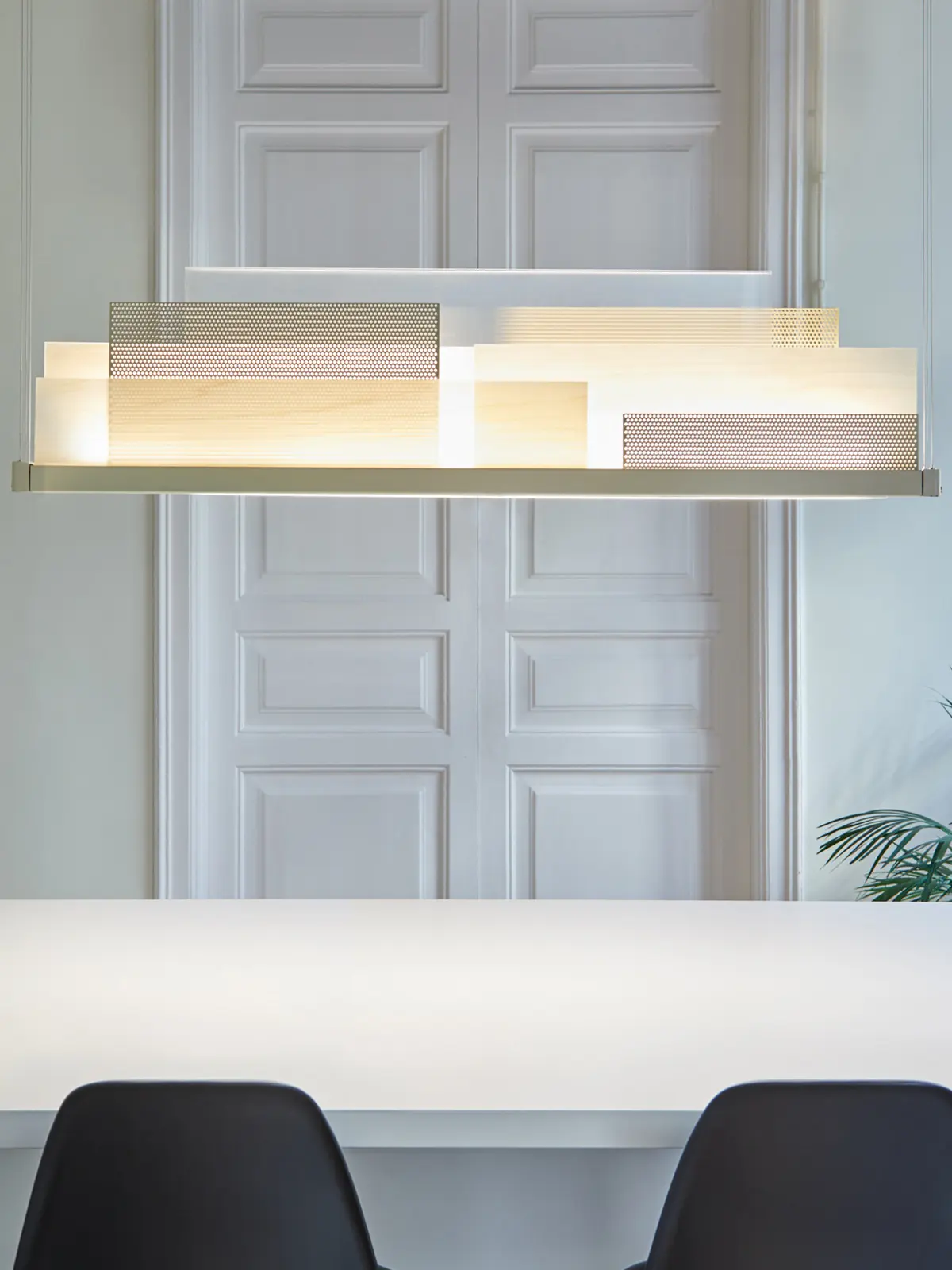 lange Leuchte über Tisch DesignOrt Blog: Skyline lange Pendelleuchte