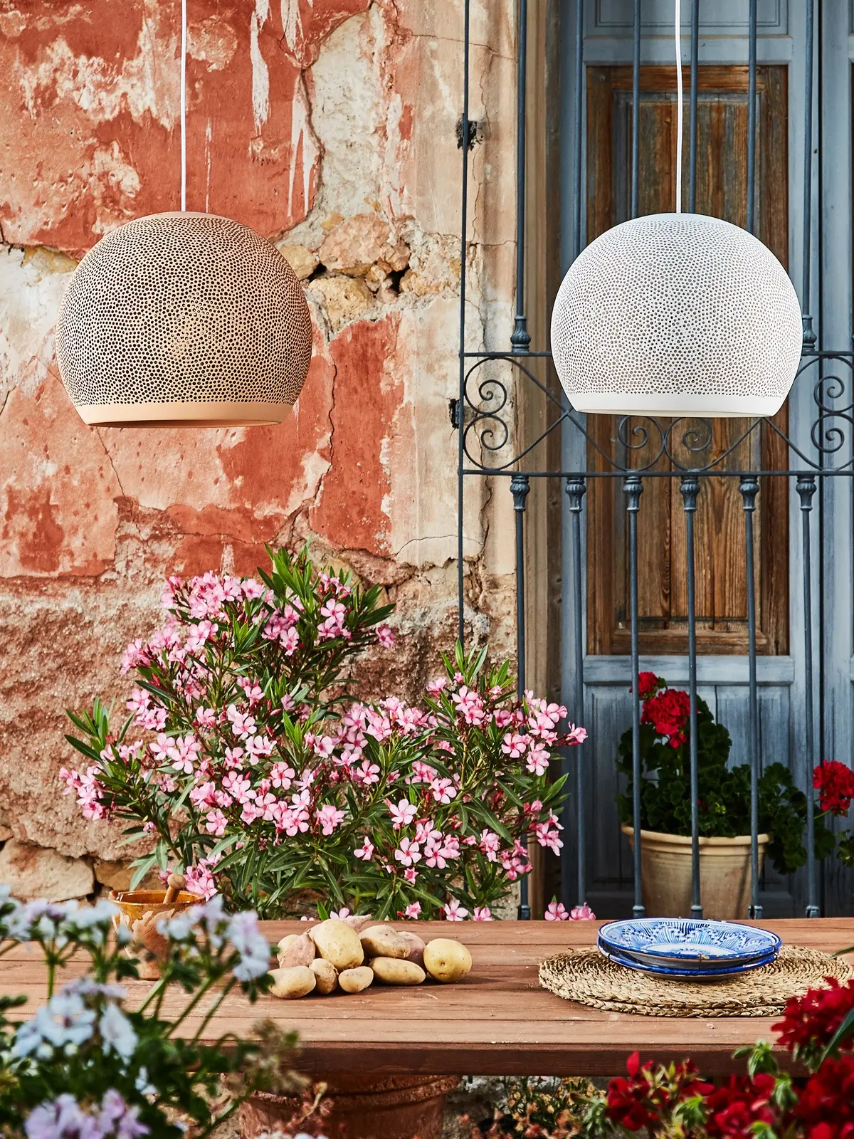 Lampen Blog: SpongeUp Pott Leuchten aus Keramik DesignOrt Berlin Lampen