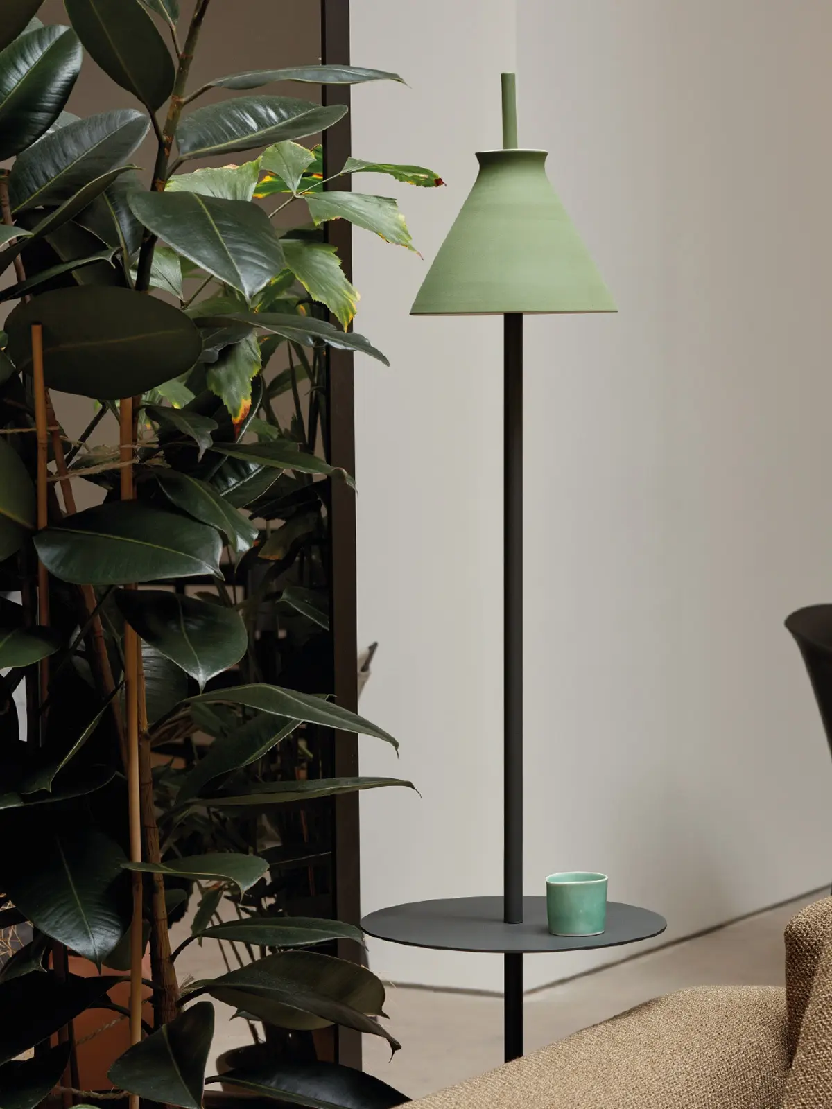 Stehlampe Schirm aus Ton mit Tisch Pott DesignOrt Blog: Die Designwelt von Pott Totana 20 Keramikleuchte Designort Berlin Lampen Onlineshop