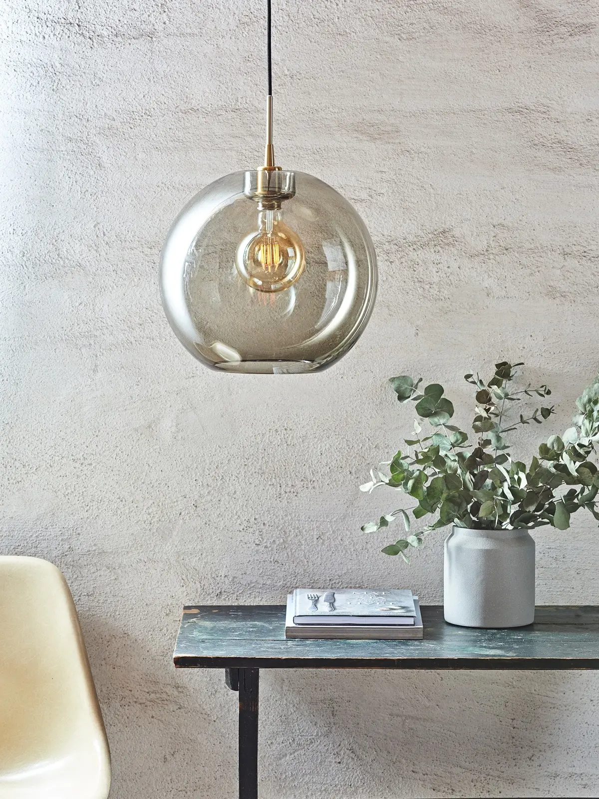 brauche runde Glaslampe DesignOrt Blog: Gloria Rauchglas Belid DesignOrt Lampen Berlin Onlineshop