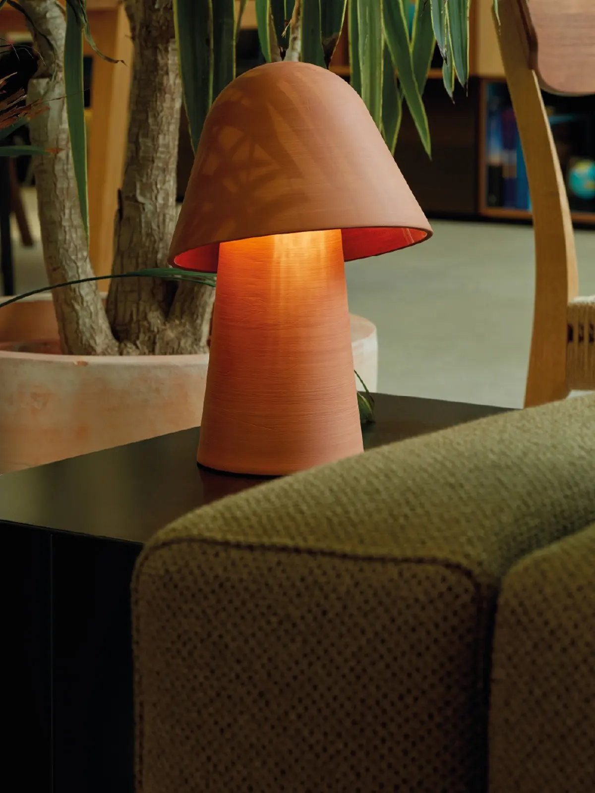 Tischlampe Keramik Pott DesignOrt Blog: Die Designwelt von Pott Okina Table Tischlampe aus Keramik Pott Designort Lampen Onlineshop Berlin