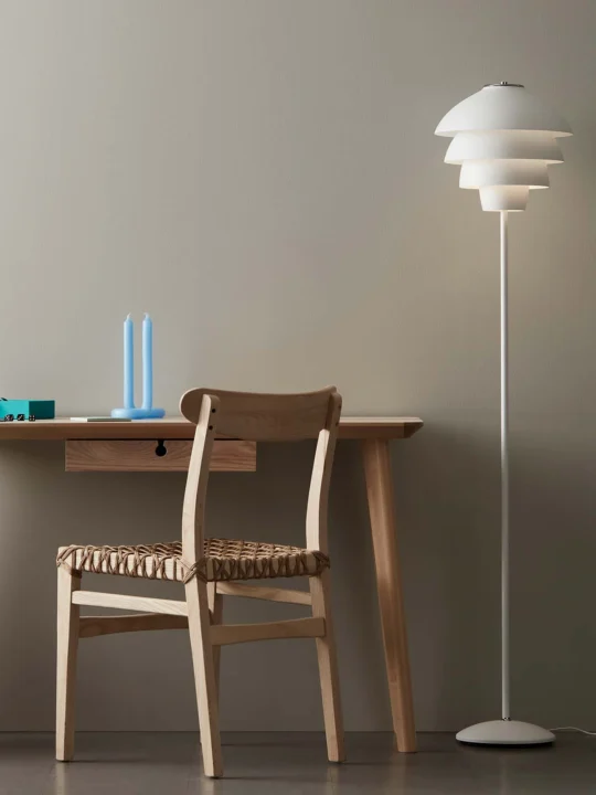 skandinavische Stehlampe weiss blendfreis Licht