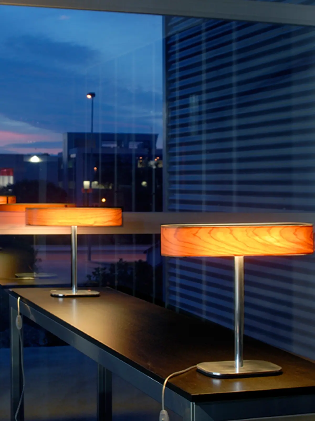 Tischleuchte mit Lampenschirm aus Holz I Club Lampenfamilie - M Tischleuchte LZF Lamps DesignOrt Lampen Berlin