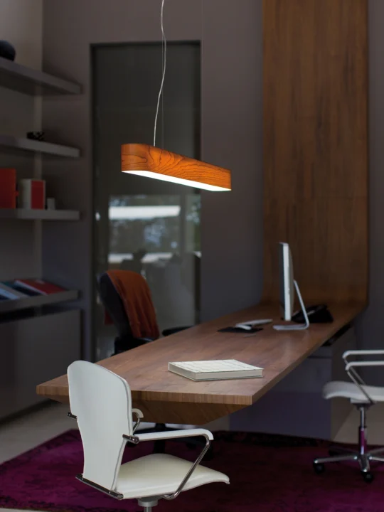 I Club lange Pendelleuchte LZF Lamps Holzlampen DesignOrt Berlin Onlineshop und Lampenladen