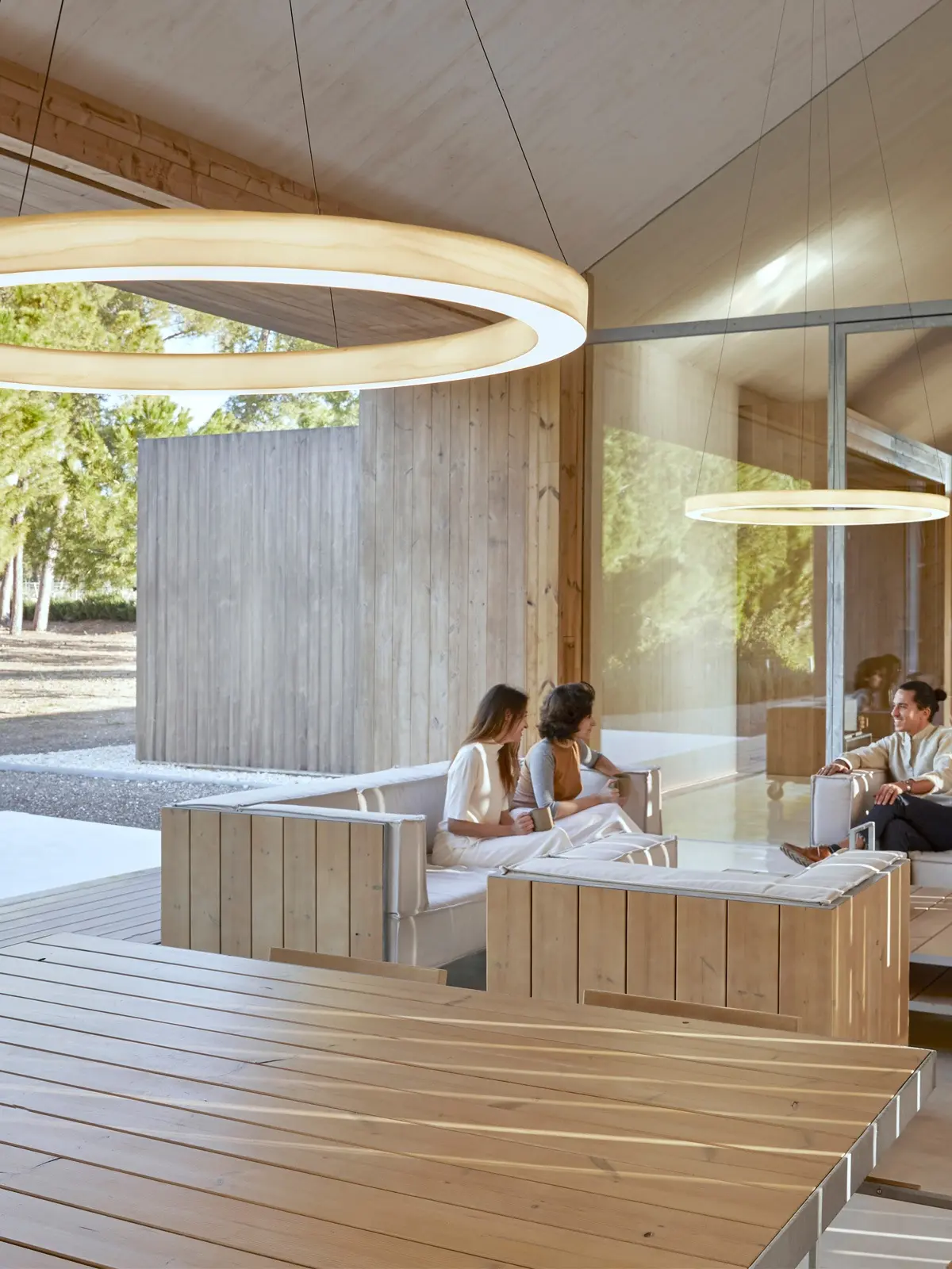 runde schlanke Donught Leuchte DesignOrt Blog: Neue Designerleuchten von LZF Oh! Line Holzleuchte DesignOrt Lampen Berlin Onlineshop