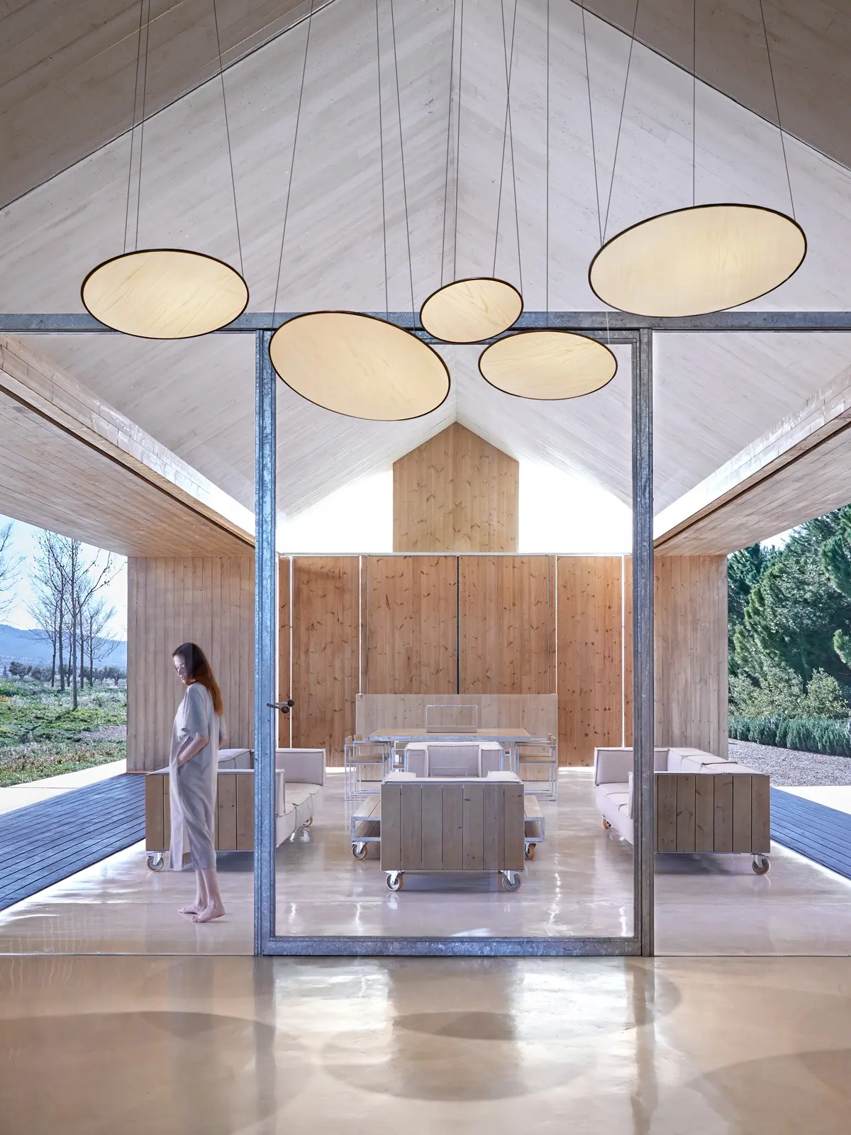 runde Paneelen aus Holzfurnier hell Designort Blog: Neue Designerleuchten von LZF Lamps Suns Pendelleuchte Holzleuchte DesignOrt Onlineshop Lampen Berlin