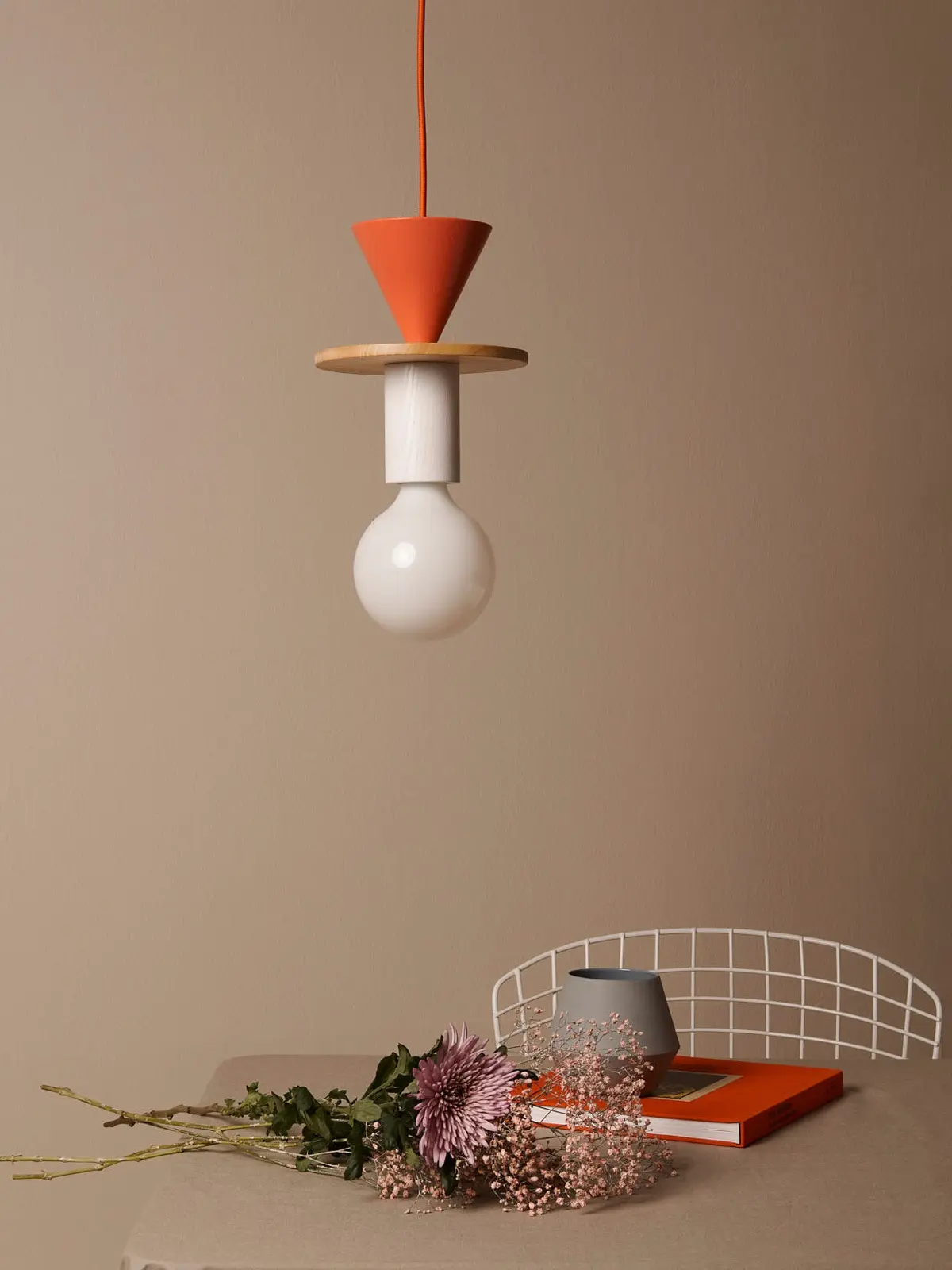 Schneid Junit Pendelleuchte System aus Holz mit weißer Glühbirne Leuchten Berlin DesignOrt Onlineshop