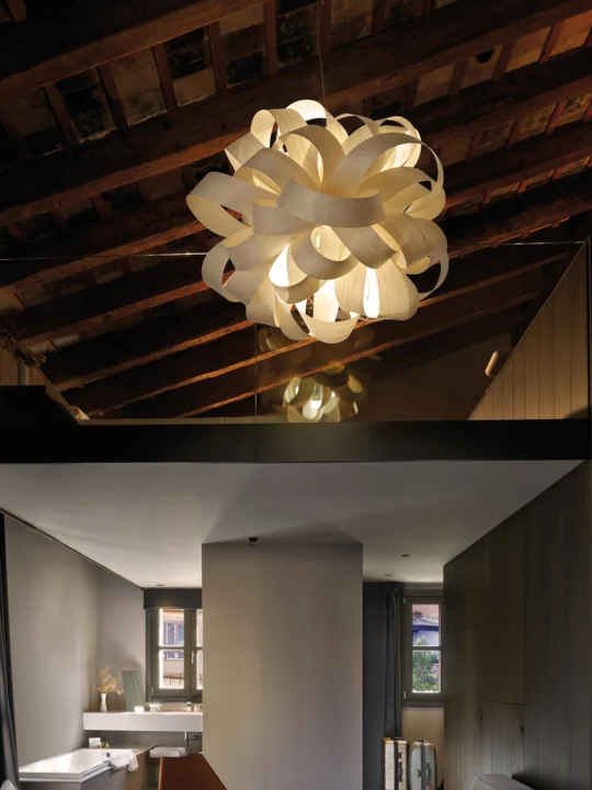 Agatha Ball LZF Holzleuchte Furnier DesignOrt Lampenladen Berlin