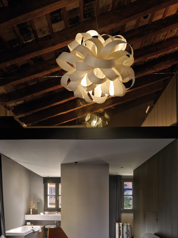 Agatha Ball LZF Holzleuchte Furnier DesignOrt Lampenladen Berlin
