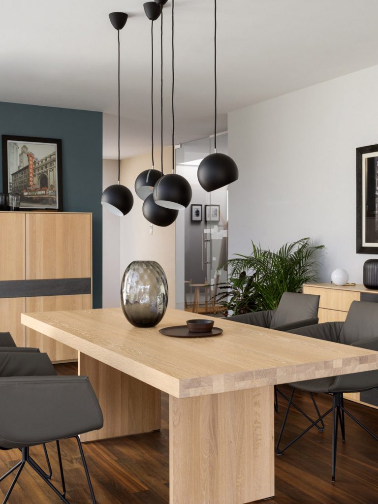 Nyta Lampen Tilt Globe über Tisch DesignOrt Leuchten Berlin