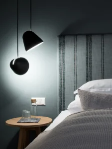 DesignOrt Lampenblgo NYTA TILT Pendelleuchte mit beweglichem Schirm DeisgnOrt Onlineshop Lampen