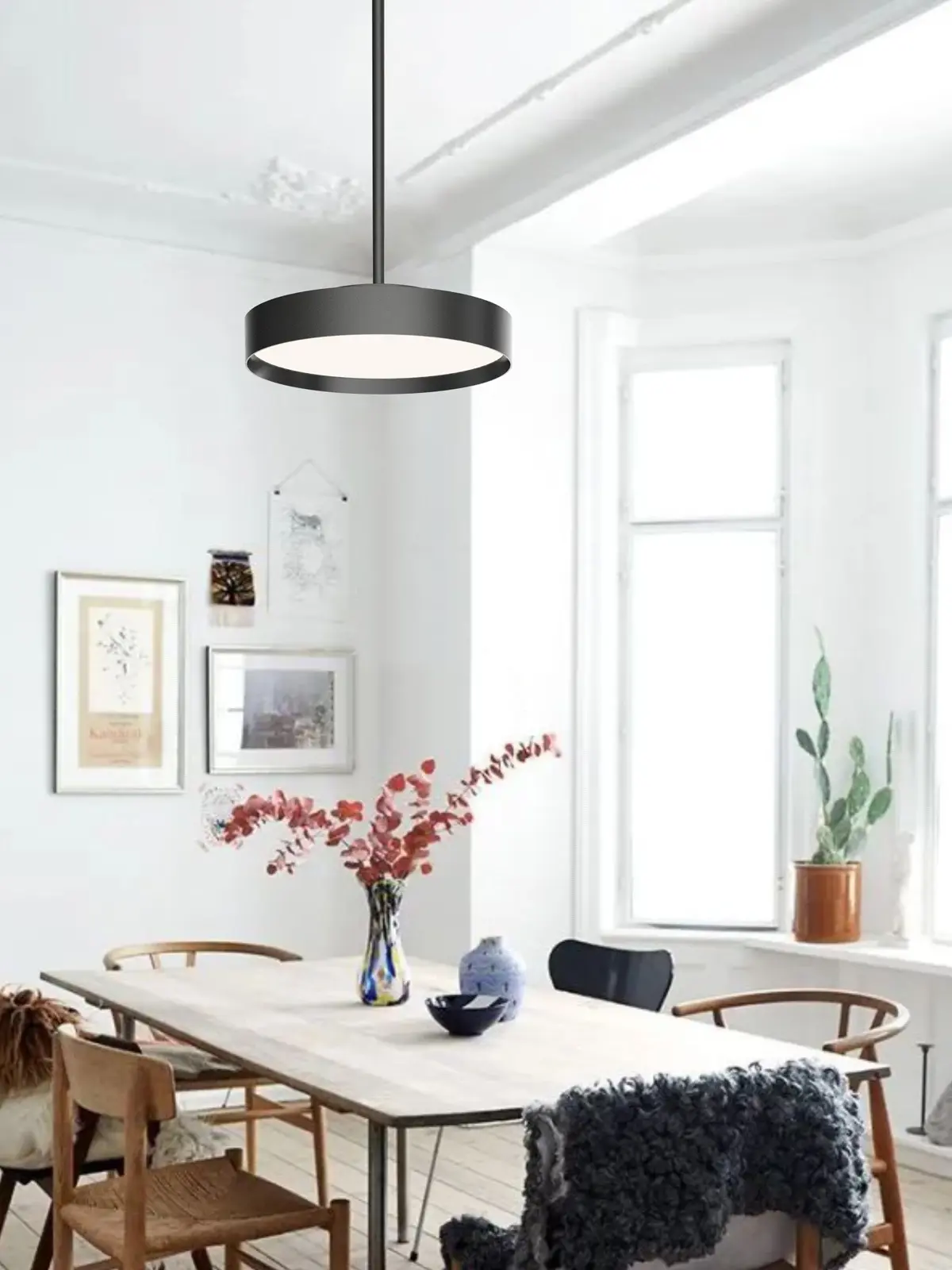 Lampenblog: Lucia ROD Pendelleuchte mit Stab statt Kabel LOOM Design DesignOrt Berlin