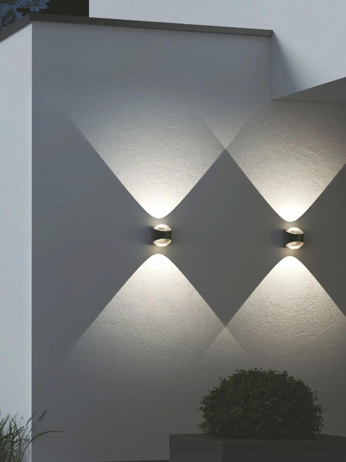 Designerleuchte Wandlampe für drinnen und draußen LOOM Design SAGA