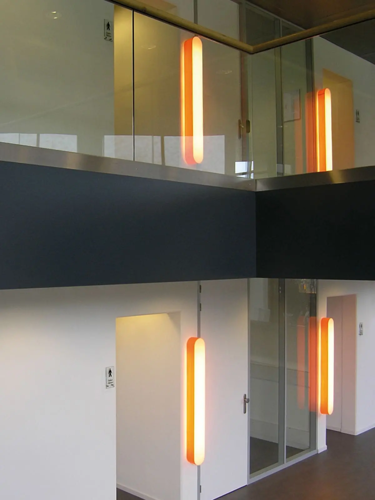 Wandleuchten im Flur DesignOrt Lampen Blog - I-Club Lampenfamilie aus Furnierholz von LZF