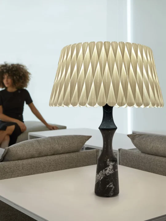 LZF Lola große Tischleuchte mit Marmor