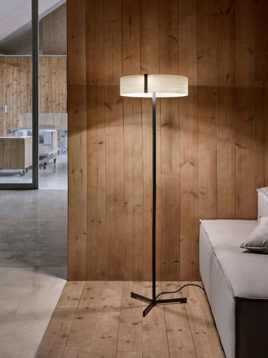 LZF Lamps Thesis Floor Stehlampe mit Holzschirm