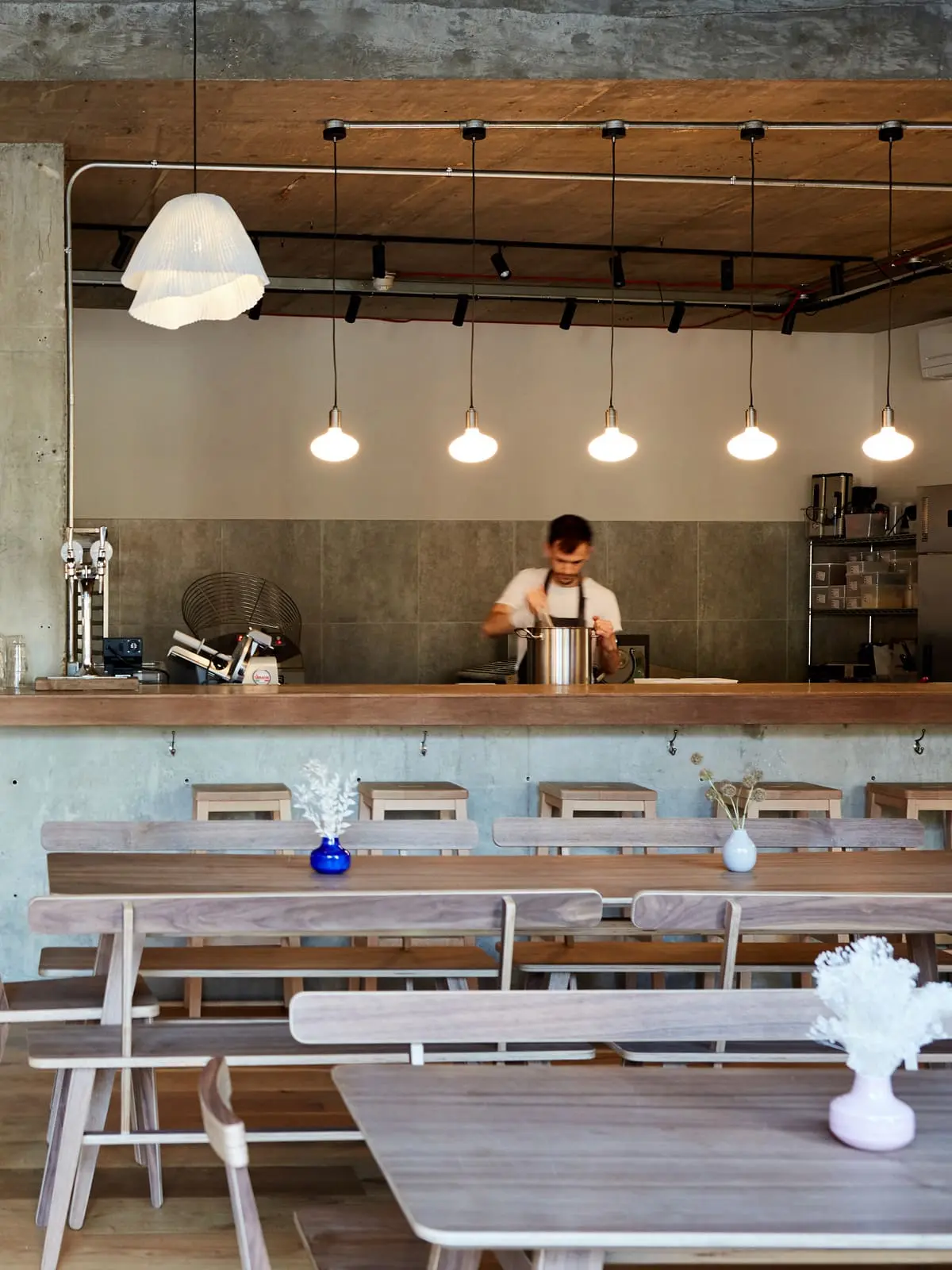 Lampen Blog: Deisgnerleuchten für die Gastronomie Tala Pendant Lights & Birnen aus Porzellan