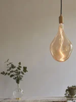 Voronoi Leuchtmittel von Tala mundgeblasene Glühbirne ohne Flickern DesignOrt Lampen Berlin