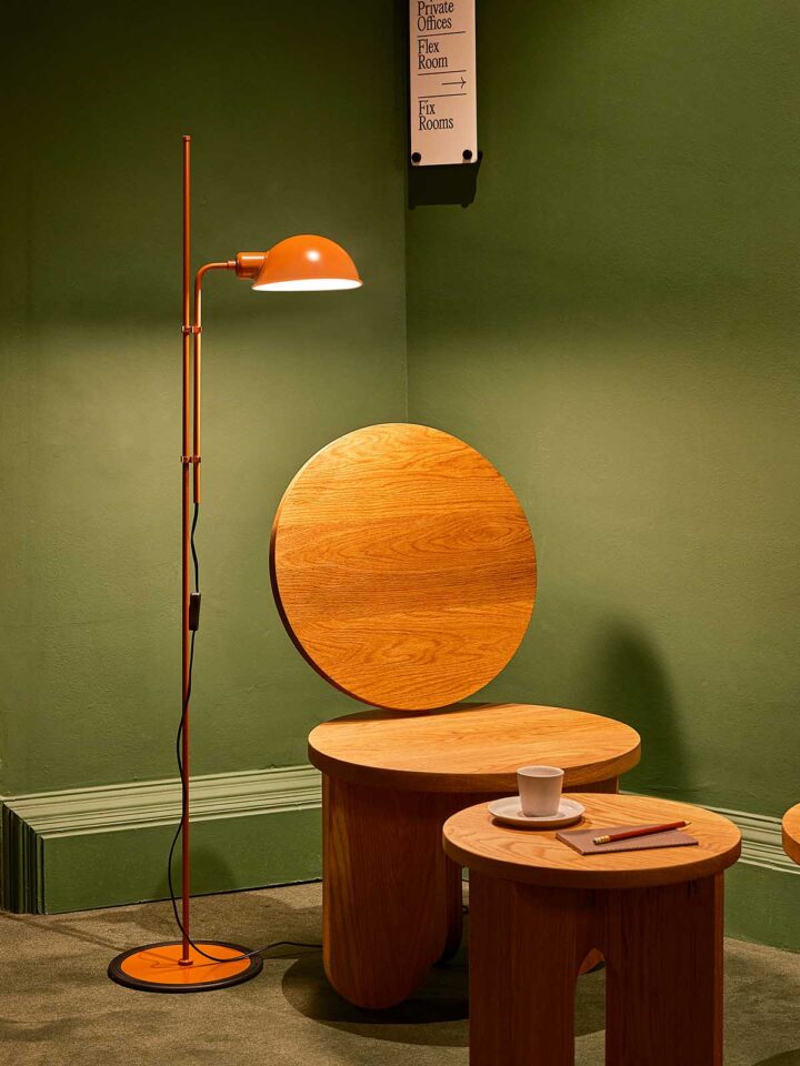spanischer Designklassiker von Lluís Porqueras Funiculli Stehlampe Marset