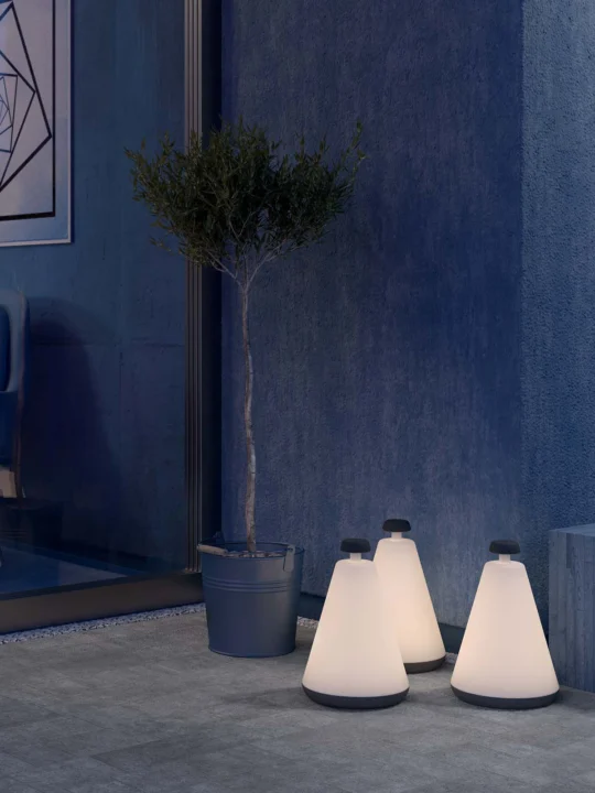 aufladbare Leuchte für drinnen und draußen Buoy von Herstal Akkuleuchte