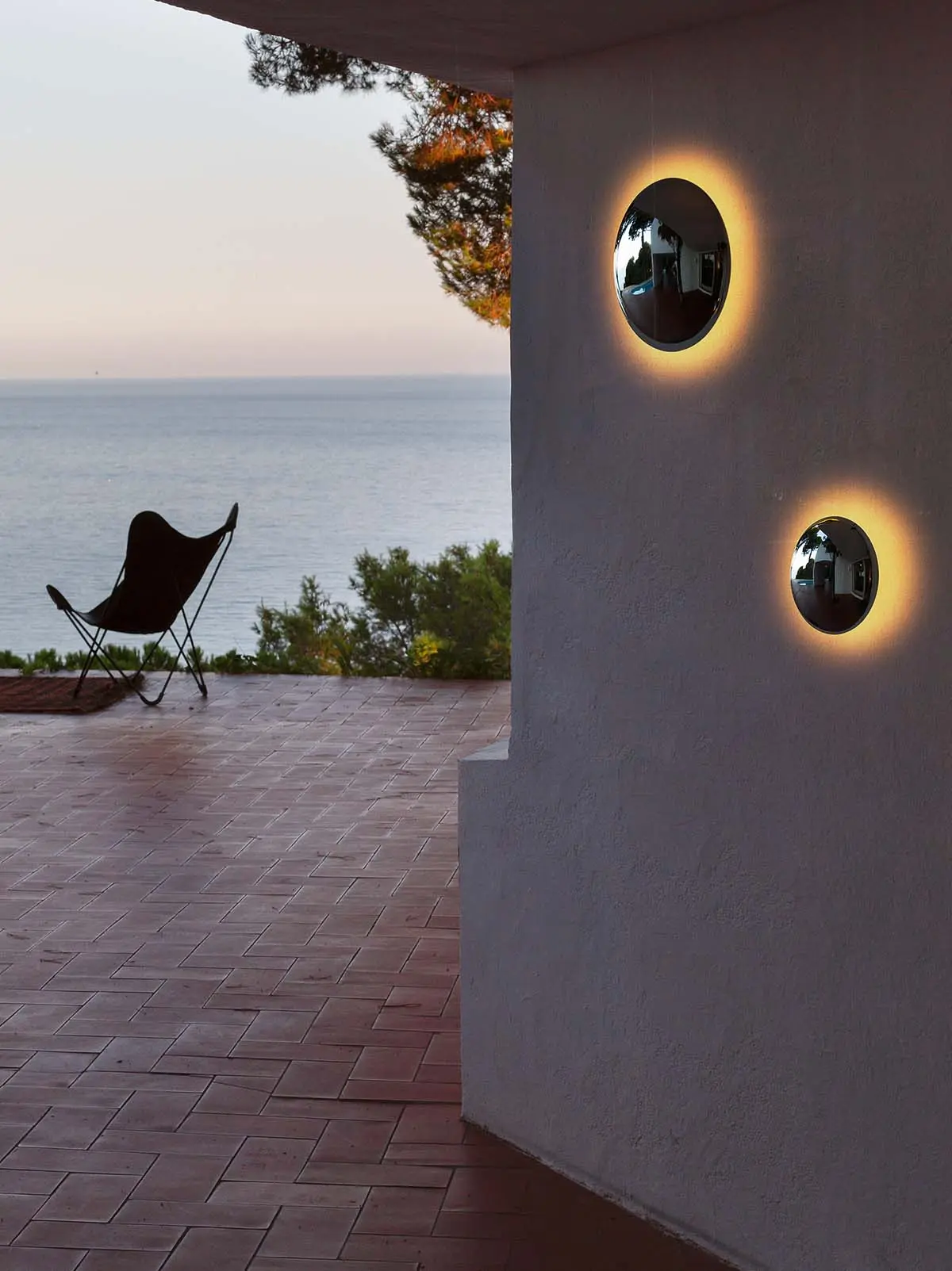 Beleuchtung für Balkon und Terrasse Babila Wandlampen von Marset online kaufen runde Designlampen für Außen Wand