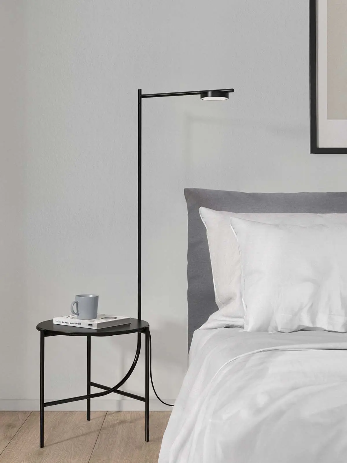 Lampenblog: Stehleuchte mit Tisch Igram Lamp Table LED Designlampe